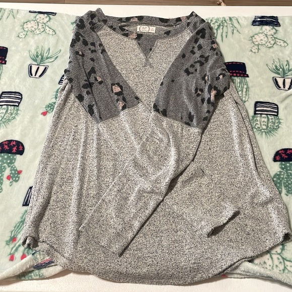 Long sleeve leopard detail shirt - Picture 4 of 6